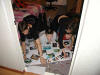 Процесс изготовления стен-газеты; трудящиеся (слева направо): я, Стас, Катя (снизу) и Лиза (сверху)) Таким макаром мы эту газетищу и делали=)